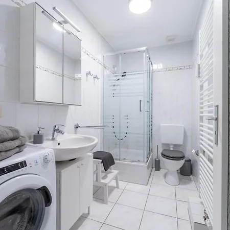 Mit Parkplatz & Balkon Nahe Elbe * دريسدن