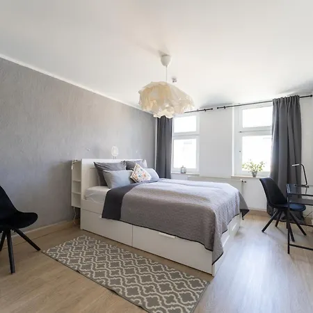 Mit Parkplatz & Balkon Nahe Elbe