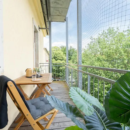 Mit Parkplatz & Balkon Nahe Elbe *