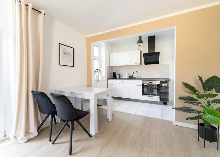 Mit Parkplatz & Balkon Nahe Elbe *